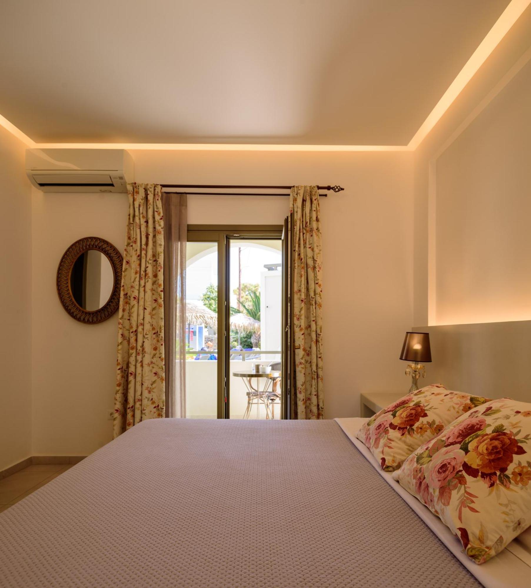 Zephyros Hotel Kamari  Luaran gambar